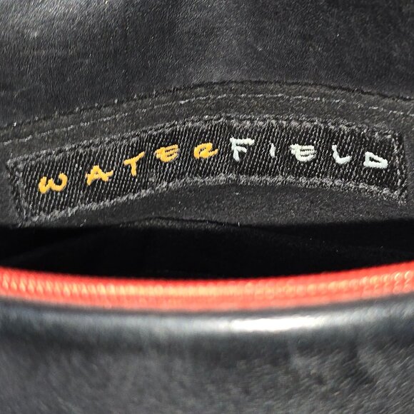 Waterfield Designs Black Leather Essential Crossbody Bag - Picture 9 of 14